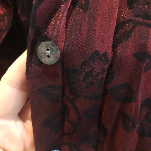 Red floral top - Picture 4 of 5